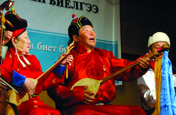 17 туульч л амьд байна